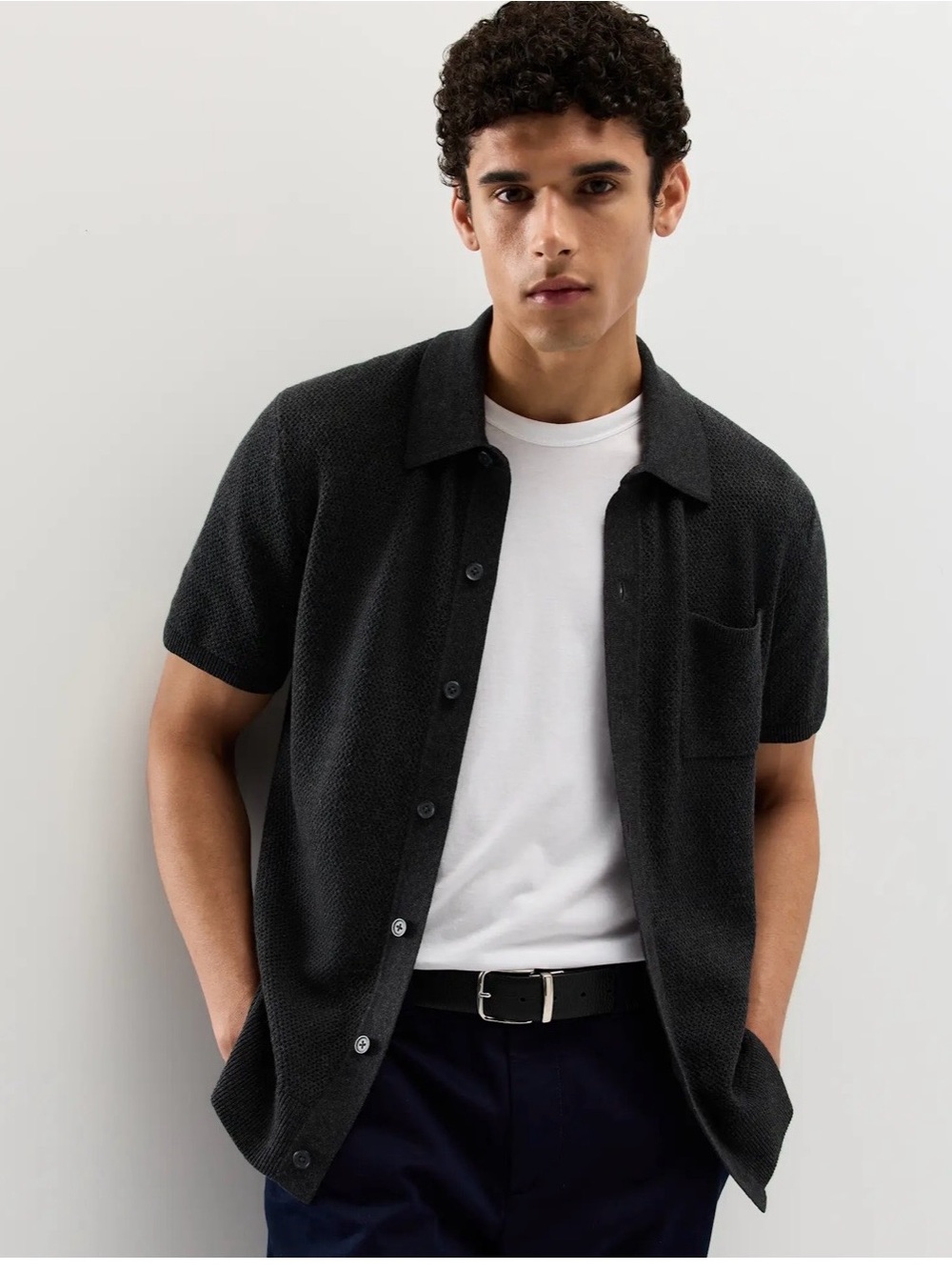 Quince Men's 100% Cotton Short-Sleeve Knit Button-Down Shirt in Charcoal - M